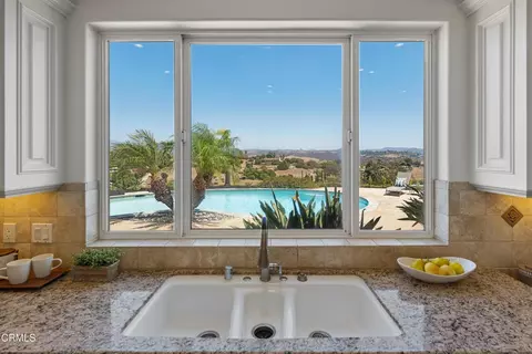 Kitchen - 4284 Fallsbrae Rd, Fallbrook, CA 92028 photo 4 of 7