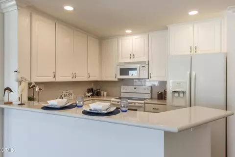 Kitchen - 3101 Peninsula Rd #218, Oxnard, CA 93035 photo 4 of 4