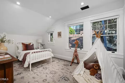 Bedroom - 133 N Orange Grove Blvd, Pasadena, CA 91103 photo 4 of 6