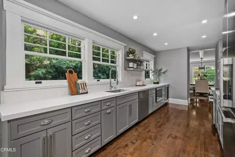 Kitchen - 133 N Orange Grove Blvd, Pasadena, CA 91103 photo 2 of 2