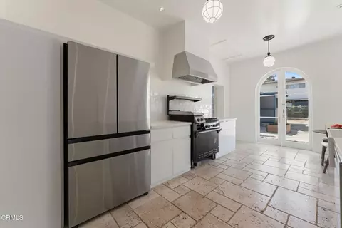 Kitchen - 79 W Villa St, Pasadena, CA 91103 photo 3 of 3