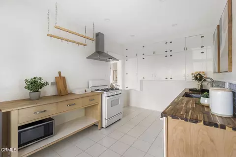 Kitchen - 956 E Villa St, Pasadena, CA 91106 photo 3 of 3