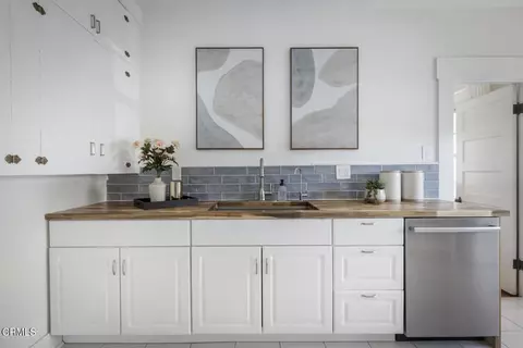 Kitchen - 956 E Villa St, Pasadena, CA 91106 photo 1 of 3