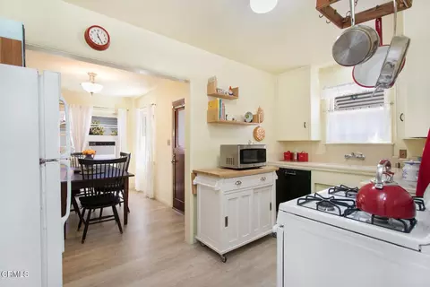 Kitchen - 3217 Estado St, Pasadena, CA 91107 photo 2 of 2
