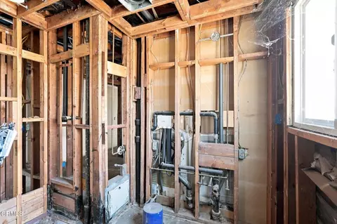 Bath - 1423 W 8th St, Upland, CA 91786 photo 1 of 1