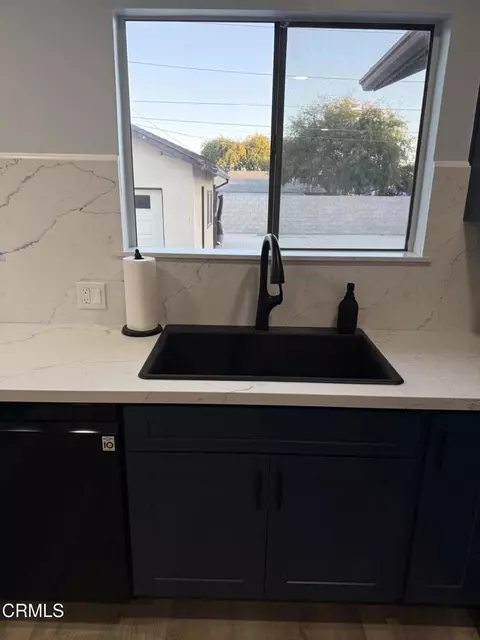 Kitchen - 1075 Chevron Ct, Pasadena, CA 91103 photo 6 of 8