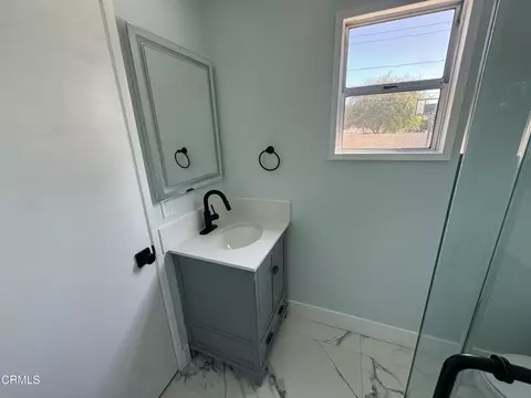 Bath - 1075 Chevron Ct, Pasadena, CA 91103 photo 1 of 4