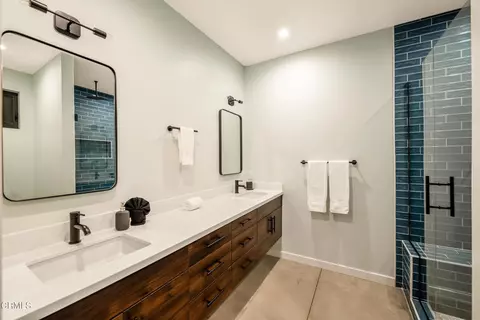 Bath - 6920 Juniper Rd, Joshua Tree, CA 92252 photo 3 of 4