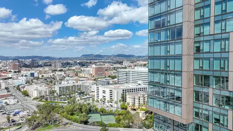 889 Francisco St #802, Los Angeles, CA 90017