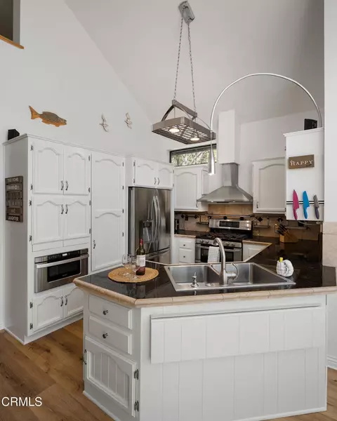 Kitchen - 568 Silver Tip Dr, Big Bear City, CA 92314 photo 2 of 4