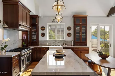 Kitchen - 2384 E Orange Grove Blvd, Pasadena, CA 91104 photo 4 of 5