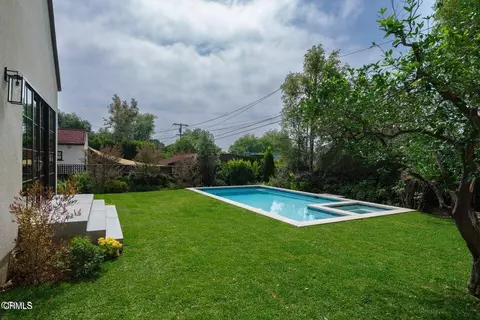 Exterior - 2384 E Orange Grove Blvd, Pasadena, CA 91104 photo 11 of 14