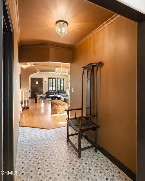 Entry Way - 2384 E Orange Grove Blvd, Pasadena, CA 91104 photo 2 of 6