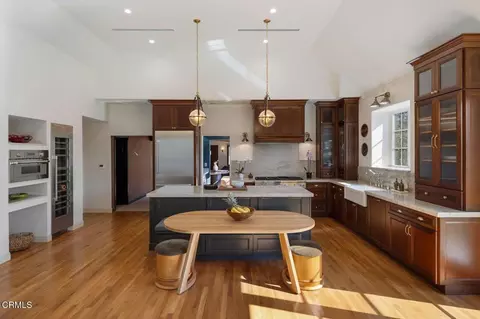 Kitchen - 2384 E Orange Grove Blvd, Pasadena, CA 91104 photo 3 of 5