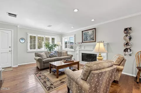 Living - 6503 Day St, Tujunga, CA 91042 photo 3 of 4