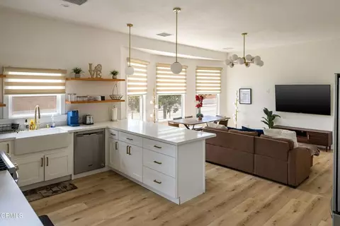 Kitchen - 396 N Summit Ave, Pasadena, CA 91103 photo 3 of 5