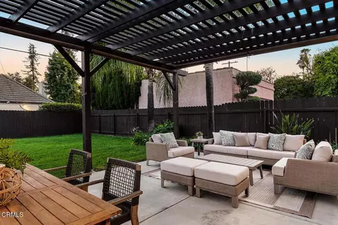 Exterior - 2330 E Orange Grove Blvd, Pasadena, CA 91104 photo 4 of 12