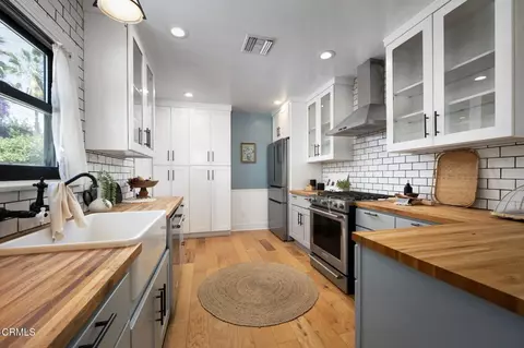 Kitchen - 511 E Penn St, Pasadena, CA 91104 photo 2 of 4
