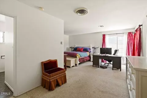 Bedroom - 3585 Shadow Grove Rd, Pasadena, CA 91107 photo 2 of 4