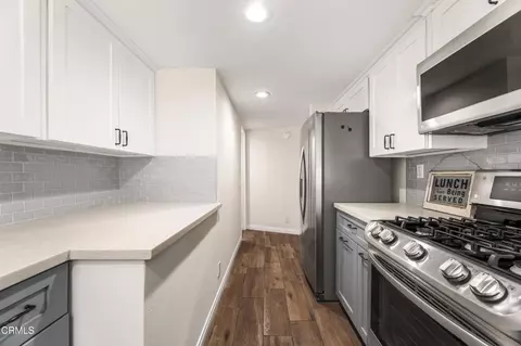 Entry Way - 477 S Euclid Ave #E, Pasadena, CA 91101 photo 2 of 4
