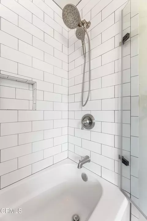 Bath - 477 S Euclid Ave #E, Pasadena, CA 91101 photo 8 of 8