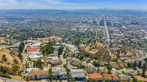 View/Area - 1919 Deermont Rd, Glendale, CA 91207 photo 7 of 8