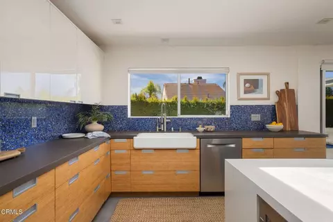 Kitchen - 1919 Deermont Rd, Glendale, CA 91207 photo 3 of 5