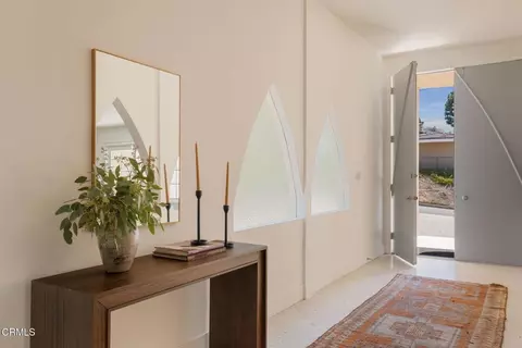 Entry Way - 1919 Deermont Rd, Glendale, CA 91207 photo 4 of 5