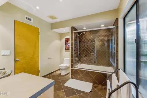 Bath - 3616 E Chevy Chase Dr, Glendale, CA 91206 photo 5 of 7