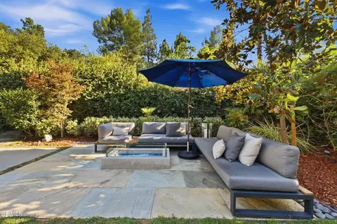 Exterior - 3616 E Chevy Chase Dr, Glendale, CA 91206 photo 3 of 17