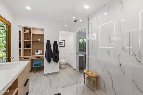 Bath - 3616 E Chevy Chase Dr, Glendale, CA 91206 photo 3 of 7