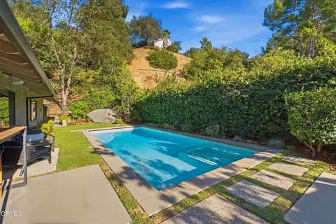 Exterior - 3616 E Chevy Chase Dr, Glendale, CA 91206 photo 10 of 17