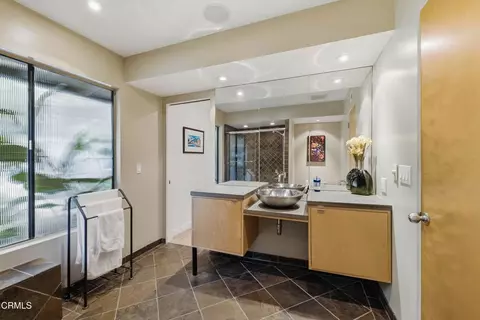 Bath - 3616 E Chevy Chase Dr, Glendale, CA 91206 photo 6 of 7