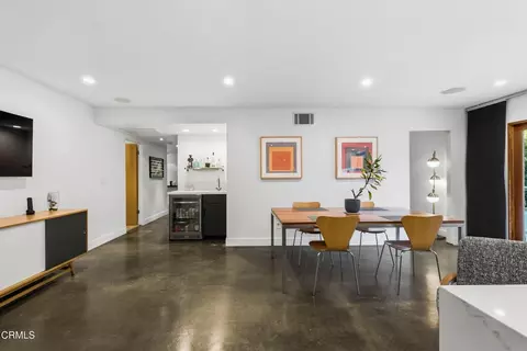 Dining - 3616 E Chevy Chase Dr, Glendale, CA 91206 photo 3 of 3
