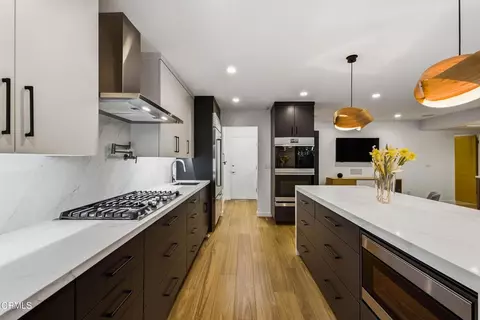 Kitchen - 3616 E Chevy Chase Dr, Glendale, CA 91206 photo 3 of 4