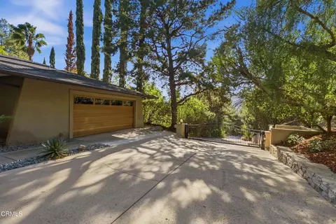 Exterior - 3616 E Chevy Chase Dr, Glendale, CA 91206 photo 4 of 17