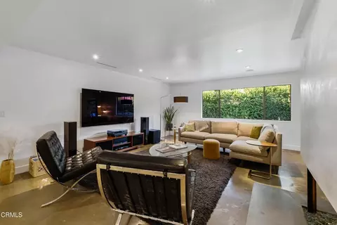 Living - 3616 E Chevy Chase Dr, Glendale, CA 91206 photo 2 of 4