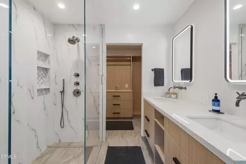 Bath - 3616 E Chevy Chase Dr, Glendale, CA 91206 photo 1 of 7