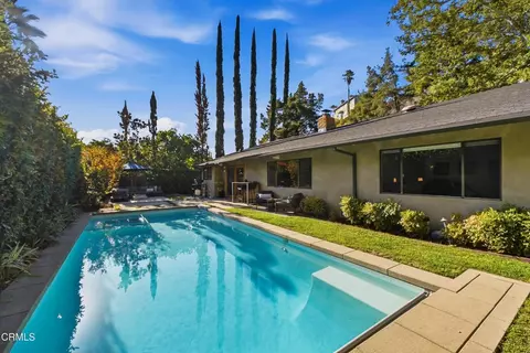 Exterior - 3616 E Chevy Chase Dr, Glendale, CA 91206 photo 11 of 17