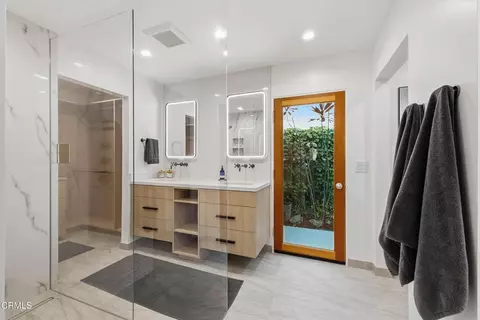 Bath - 3616 E Chevy Chase Dr, Glendale, CA 91206 photo 4 of 7