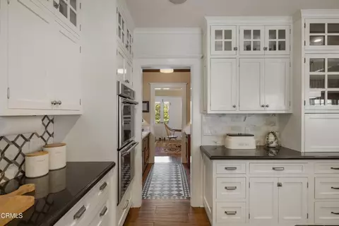 Kitchen - 303 Markham Pl, Pasadena, CA 91105 photo 4 of 6