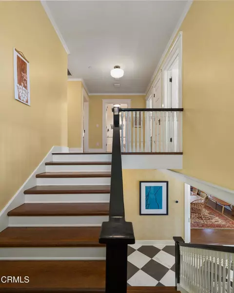 Entry Way - 303 Markham Pl, Pasadena, CA 91105 photo 4 of 6