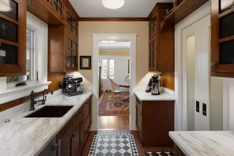 Kitchen - 303 Markham Pl, Pasadena, CA 91105 photo 6 of 6