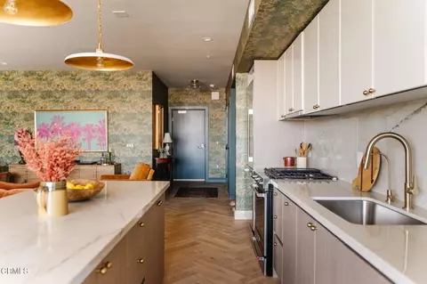 Kitchen - 39 S Los Robles Ave #5005, Pasadena, CA 91101 photo 4 of 5