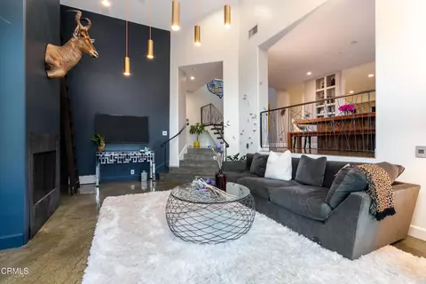 Living - 1411 Edgehill Pl, Pasadena, CA 91103 photo 4 of 7