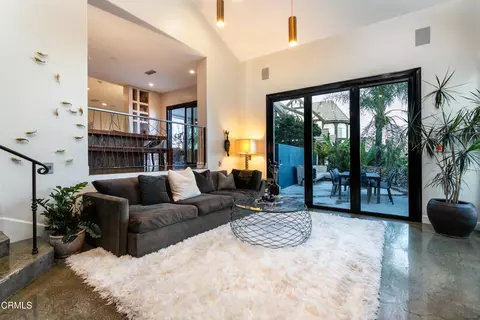 Living - 1411 Edgehill Pl, Pasadena, CA 91103 photo 2 of 7