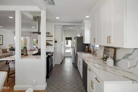 Entry Way - 781 Morada Pl, Altadena, CA 91001 photo 2 of 3