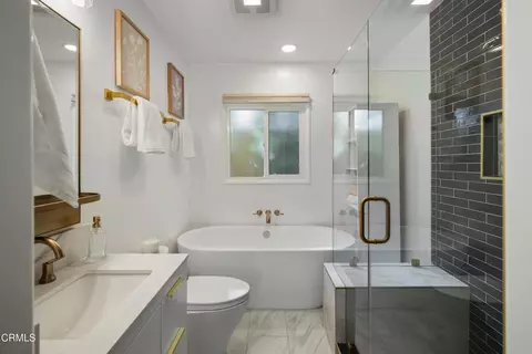 Bath - 781 Morada Pl, Altadena, CA 91001 photo 2 of 3