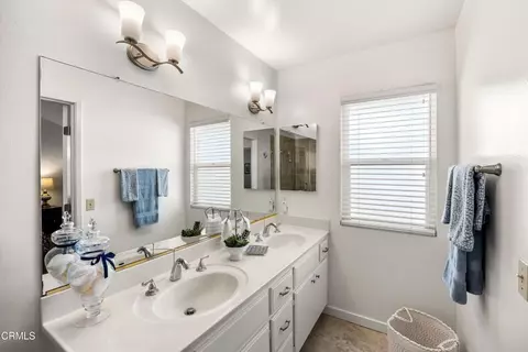 Bath - 1715 Compromise Line Rd, Glendora, CA 91741 photo 3 of 3