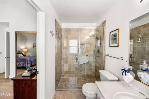 Bath - 1715 Compromise Line Rd, Glendora, CA 91741 photo 2 of 3